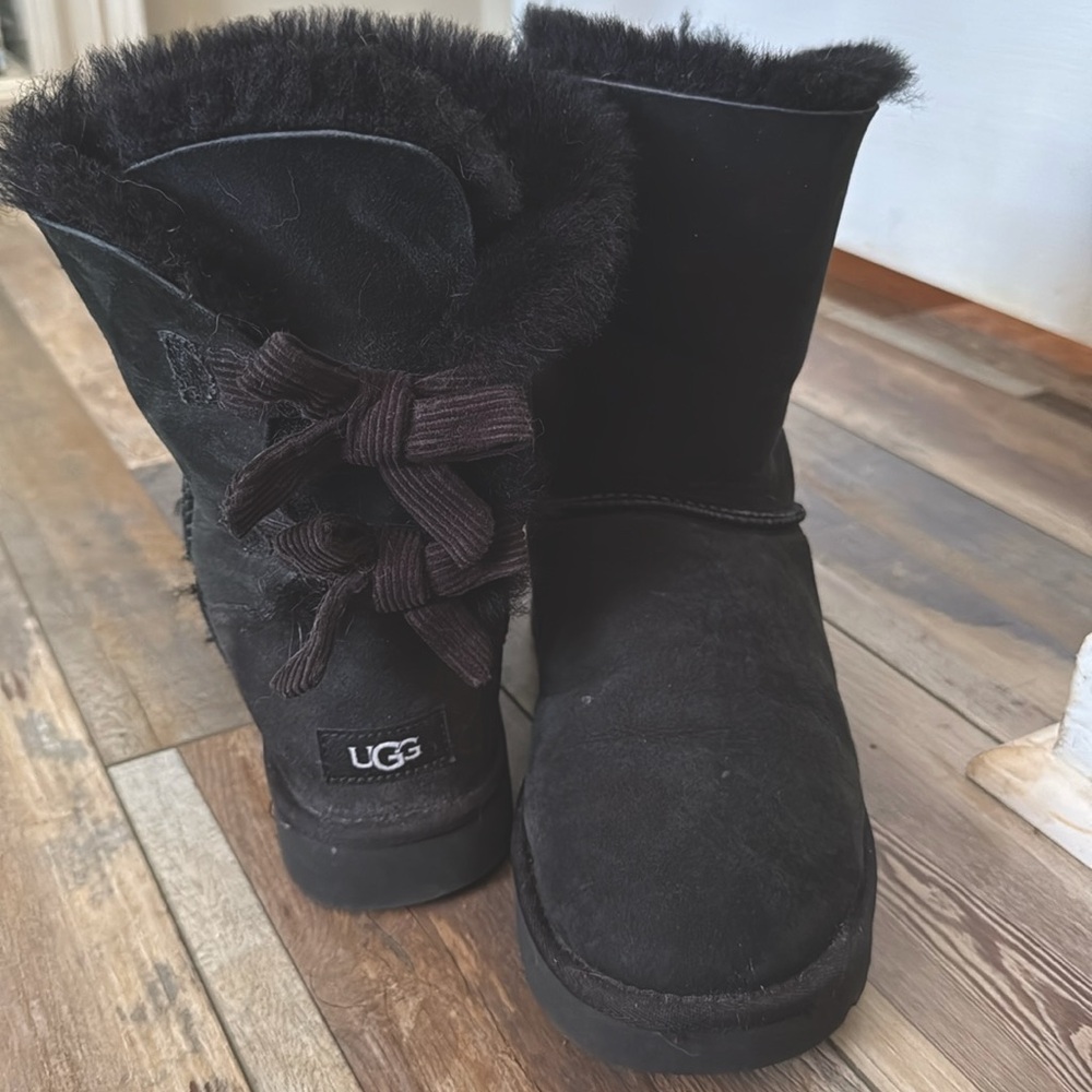 UGG Bailey Bow II Boots Size 10